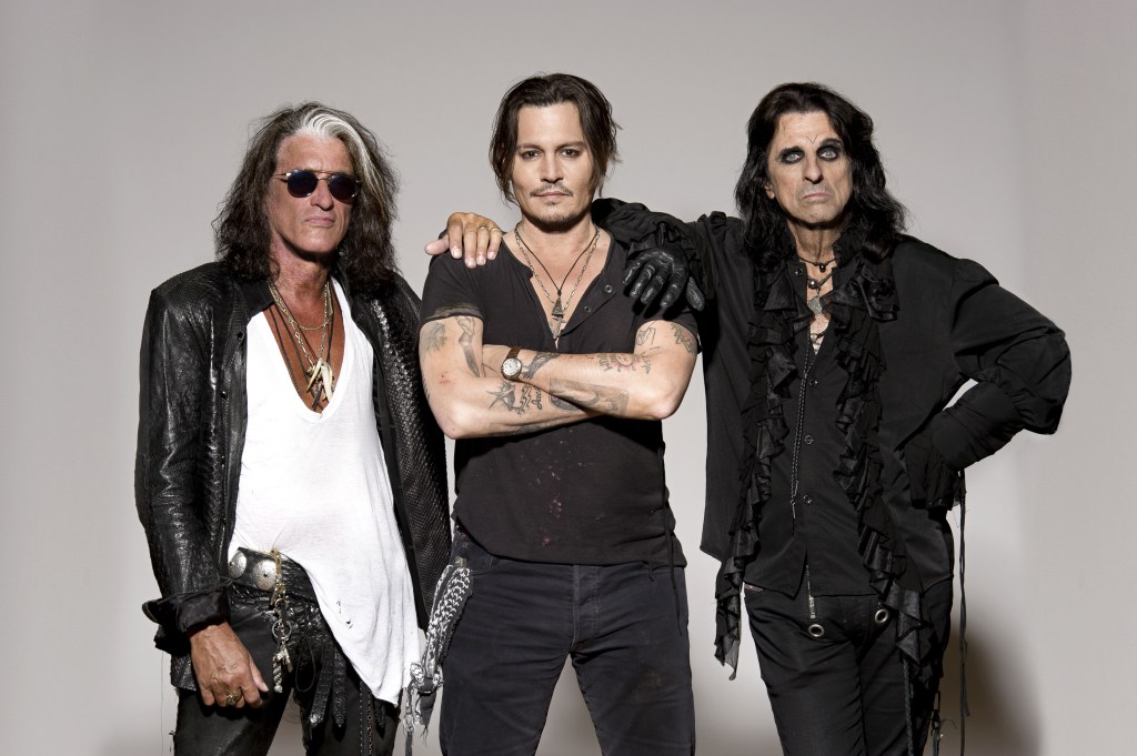 日前,grammy官方宣布johnny depp alice cooper,joe perry所组建乐队