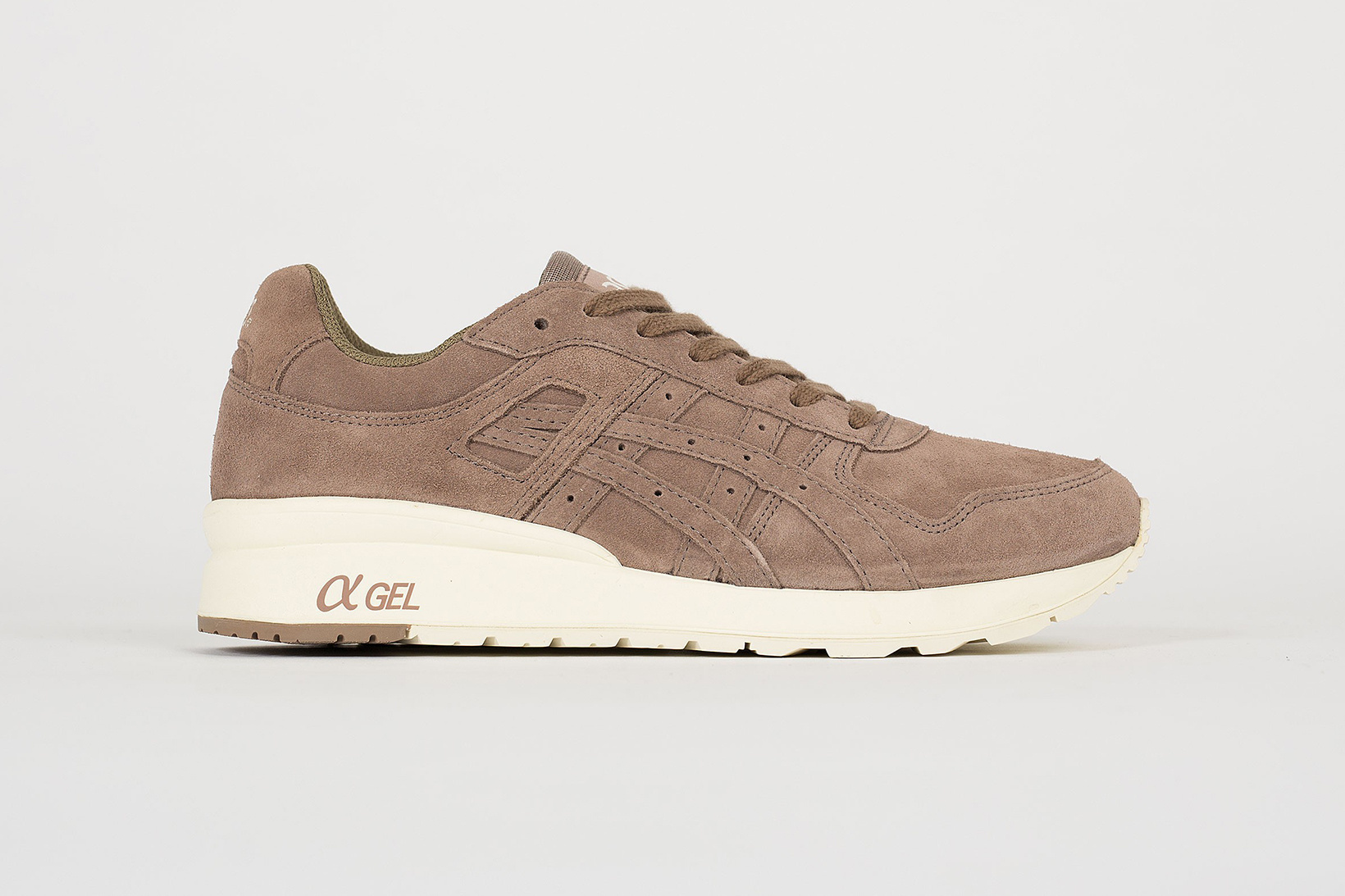 纯色麂皮与米白色鞋底的碰撞 asics tiger gel-lyte v